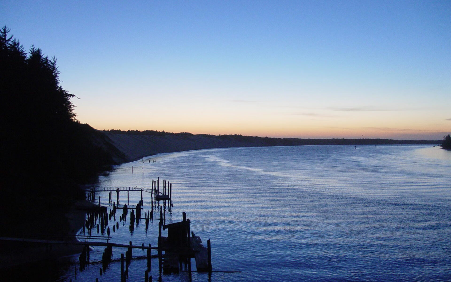 托桑·埃夫布奥姆万在NBA常规赛中贡献11.2分和4.2个篮板,埃托奥与布冯相视一笑