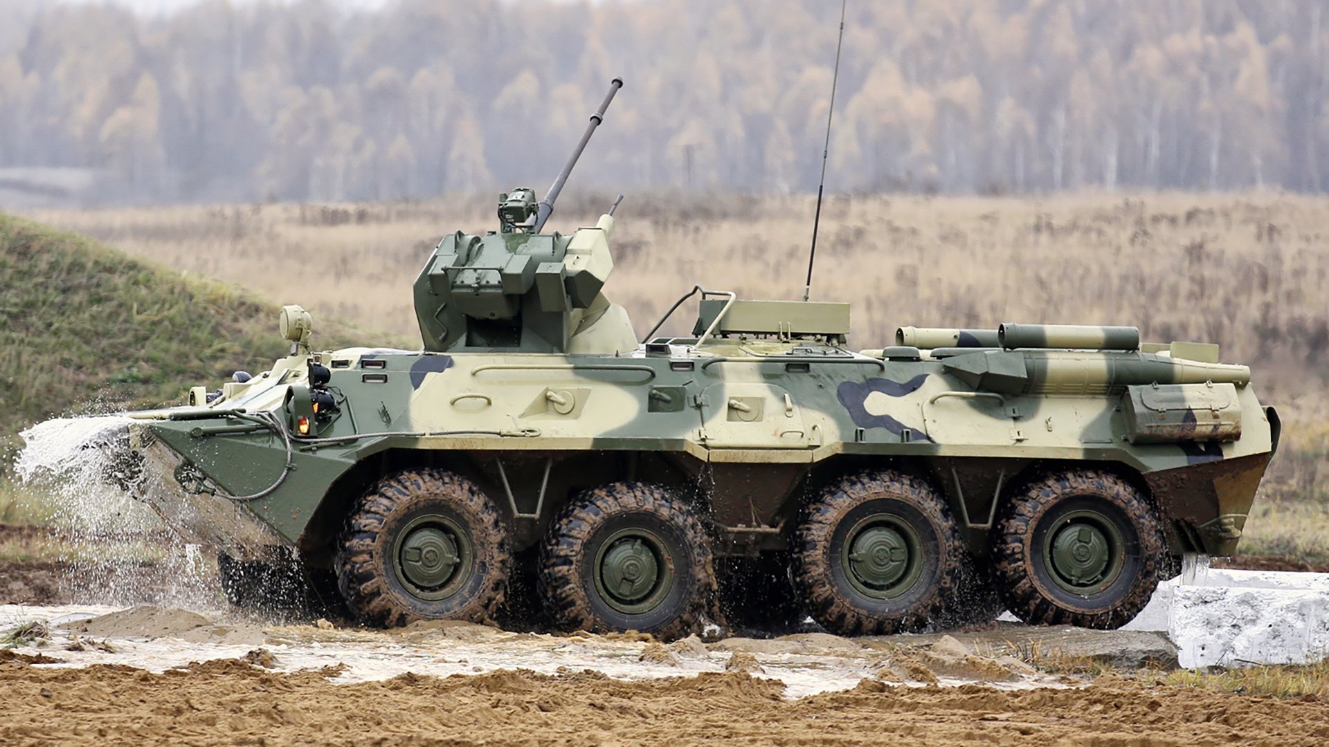 法国马术队在巴黎奥运会三项赛团体决赛中获得银牌，展现出色表现。